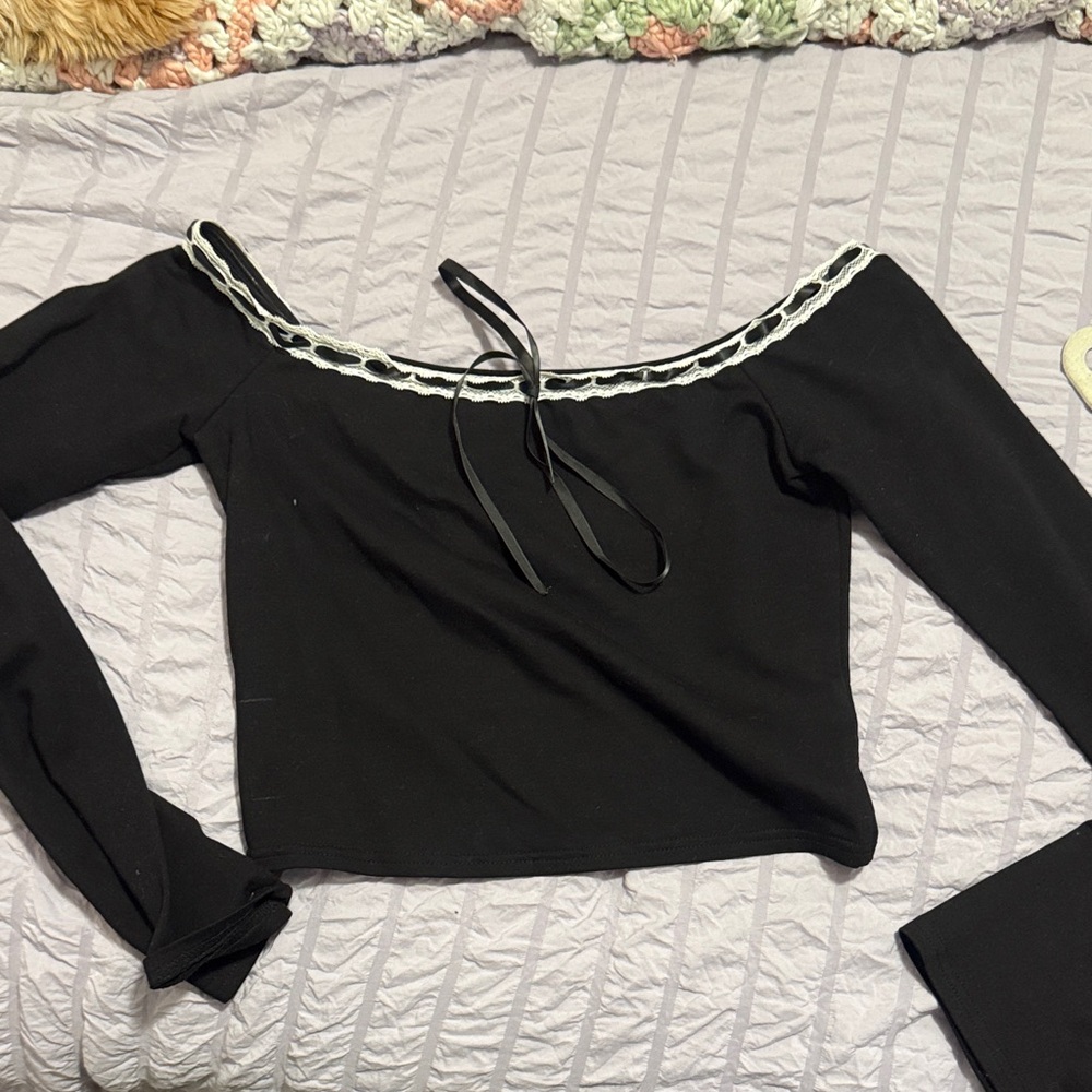 Edikted Black Off-Shoulder Blouse with White Trim